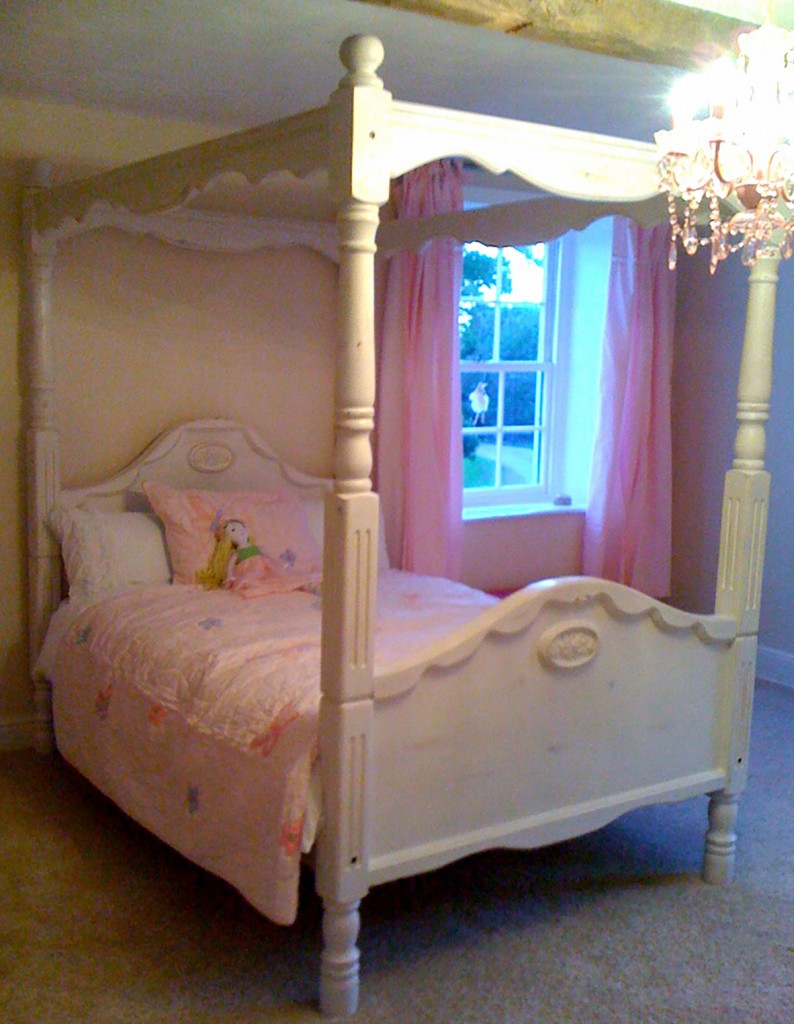 bespoke-childs-four-poster-bed