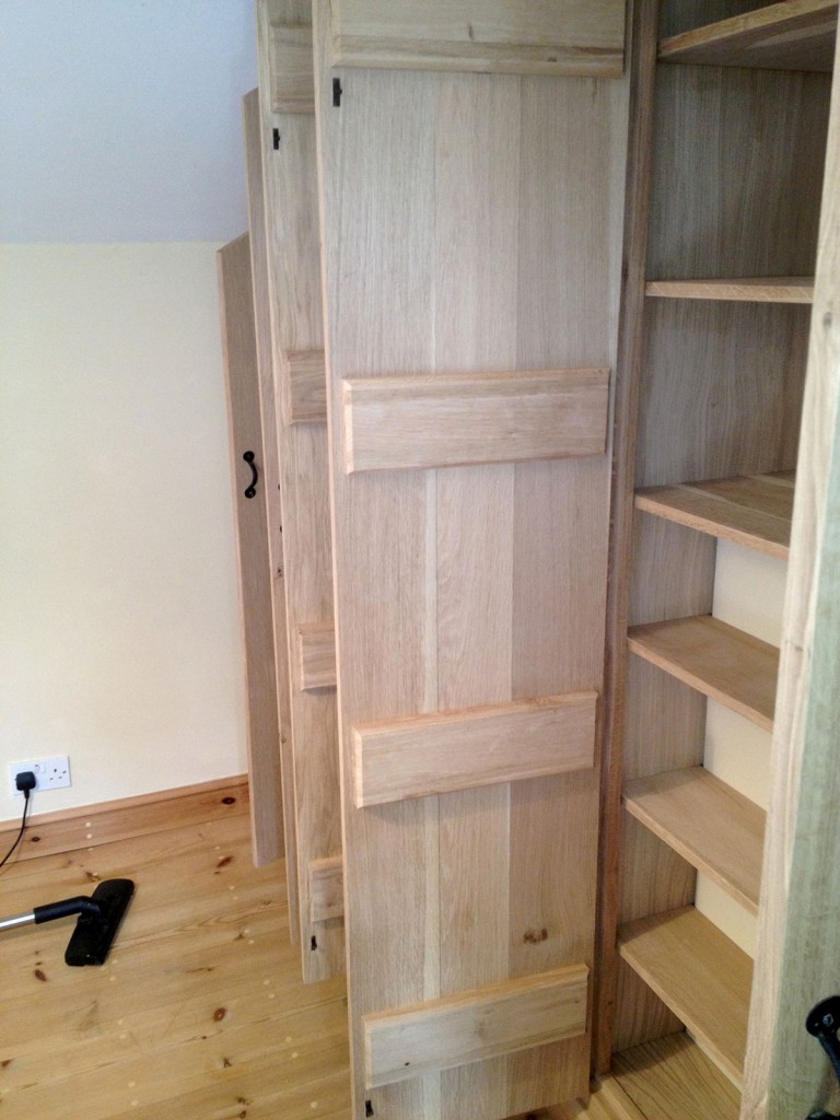 custom-fitted-solid-wooden-wardrobes-norfolk